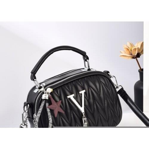 2021 new womens European and American fashion Lingge straddle bag double layer small bag portable single shoulder straddle bag