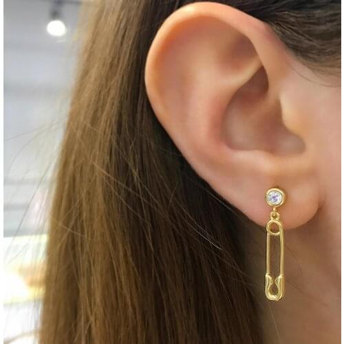 STELA ÇENGELLİ NEEDLE HEART EARRINGS