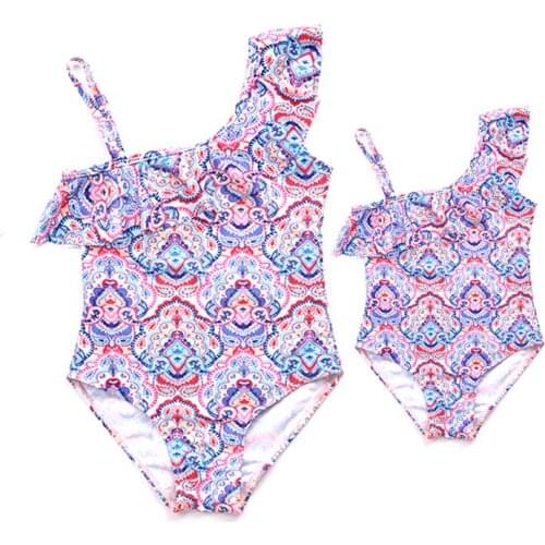 2019 New Beachwear Mum and Me Swimsuit Children One Piece Monokini One shoulder Flounce Swimsuit for Girl and Women Swimwear
