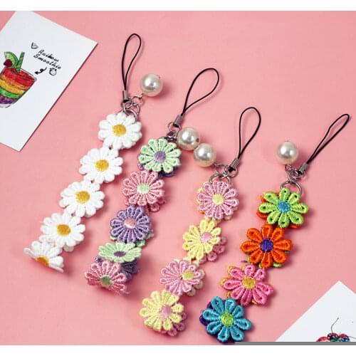 Cute Embroidery Flowers Dasiy Imititated Pearl Waistband Keychain Key Chain Women Key Ring Chains Car Bag Charm D643