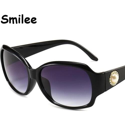 2020 New luxury brand butterfly sunglasses Unique designer women vintage pearl sun glasses for Female UV400 Gradient Shades