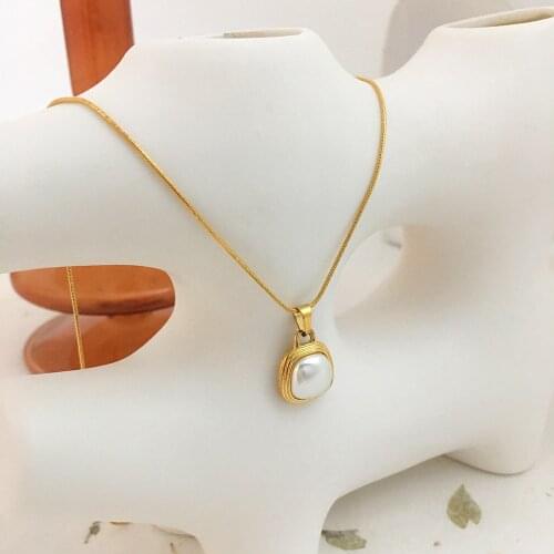 Monlansher Elegant White Black Simulated Pearl Pendant Necklace Metal Titanium Steel Chain Necklace Vintage Necklaces Jewelry