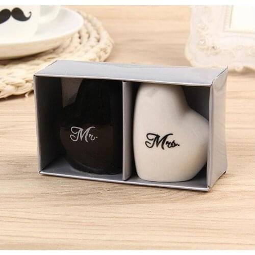 400pcs (200pairs) wedding Favour Heart Shaped Mr. & Mrs.Ceramic Salt and Pepper Shakers wedding souvenirs guests SN749