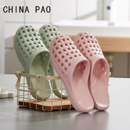 Summer Hole Beach Bathroom Garden Sandals And Slippers Man Women Wear Non-slip Breathable Soft Bottom Plastic Slippers Fashion