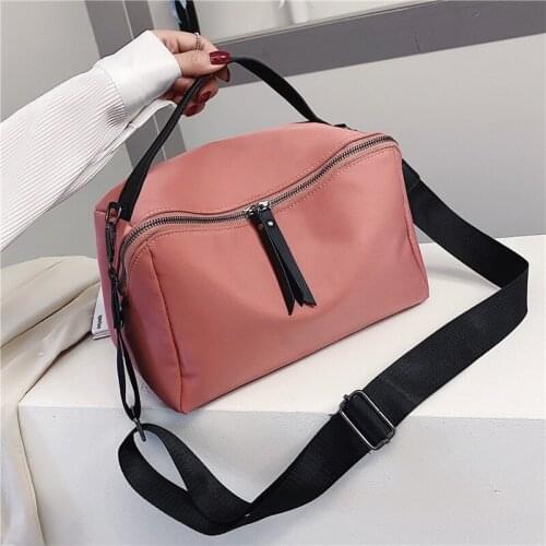 Joker Large-capacity Crossbody Bogs Women Fashionable Shoulder Messenger Handbags Casual Designer Novelty Simple Wind Catchels