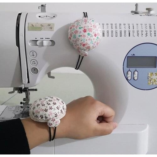 1Pc Lovely Ball Shaped Needle Pin Cushion Wrist Strap Sewing Needle Pillow For Cross Stitch Sewing Accessories