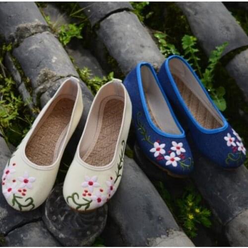 Yunnan Ethnic style embroidered shoes flat bottom linen single shoes spring Summer autumn manual foot care women cloth shoes