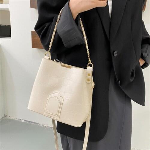 Female bag 2021 simple temperament chain bag solid color shoulder messenger bag texture fashionable bucket bag