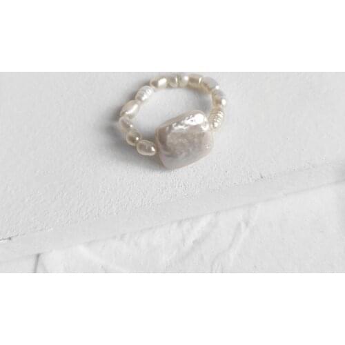 Elegant White Square Freshwater Pearl Rings Elastic Wire Irregular Natural Pearls Bead Charm Rings for Women Girls Birthday Gift
