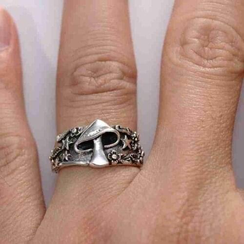 Vintage Star Flower Pattern Ring for Women Men Multi Size Femme Statement Retro Punk Hip Hop Biker Finger Party Night Club Ring