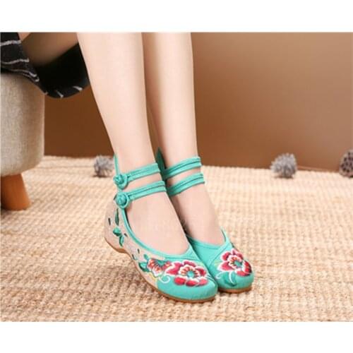 Flower Embroidery Woman Chinese Flat Shoes Retro Traditional Ballerinas Dancing Handmade Vintage Old Peking Comfortable Shoe