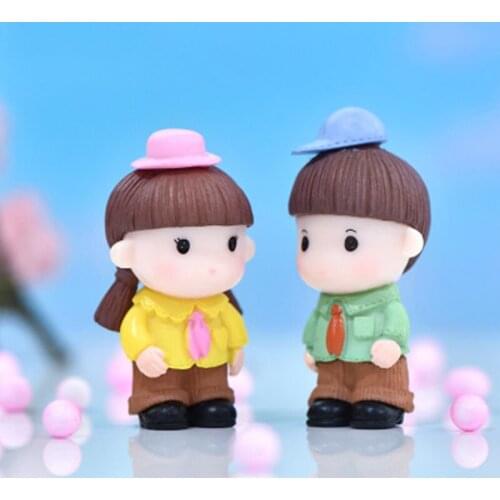 ZOCDOU 1 Piece Hat Couple Doll Decoration Bachelor Costume Doll Garden Home Car Desk Crafts Miniatures Decor Ornament