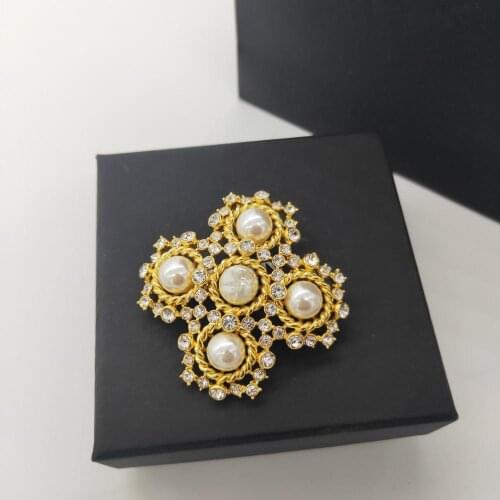 Hot Brand Fashion Vintage Camellia Flower Style Cross Brooch Sweater Jewelry Light Gold Color Fine Top Quality Pearls