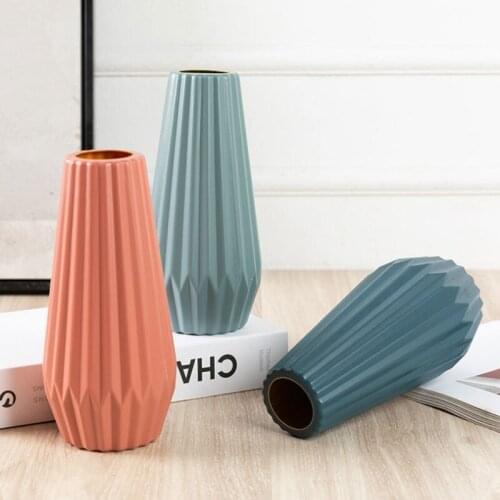 FancyQbue Plastic Flower Vases
