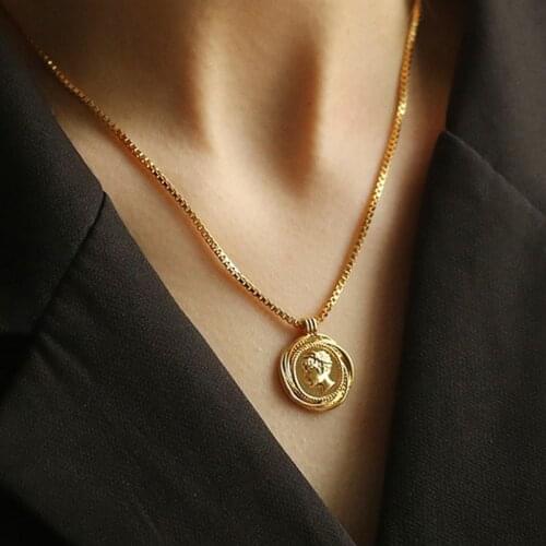 Ladies Noble Exquisite Retro French Style Simple Temperament Fashion Round Embossed Portrait Pendant Jewelry Brass Necklace