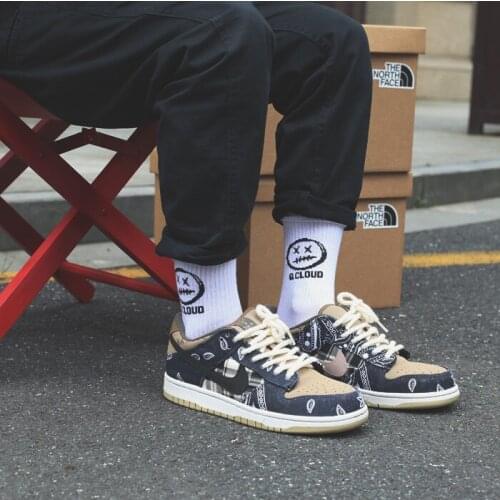 Fashion Original Tide Brand Ghost Face Alphabet Socks Tide Lovers Street Black and White Wild Sports In Stokings Basketball Sock