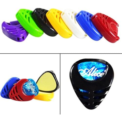1Pc Portable Plactic Guitar Pick Plectrum Holder Case Box Acoustic Heart Shaped Guitar Parts