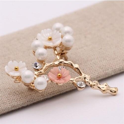 Vintage New Women Simulated Pearl Brooches Personatity Elegant Cute Shell Flowers Brooches Pin Fashion Jewelry Suits Accessories