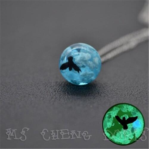 Noctiluce Blue Sky And White Clouds Bird Gradient Pendant Necklace Transparent Crystal Resin Pendant Jewelry For Women Gift