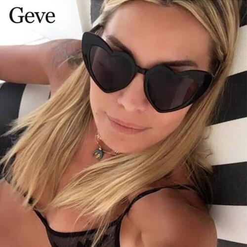Popular Love Heart Sunglasses Ladies Fashion Cute Sexy Cat Eye Sunglasses Women Vintage Travel Womens Shades Personality UV400