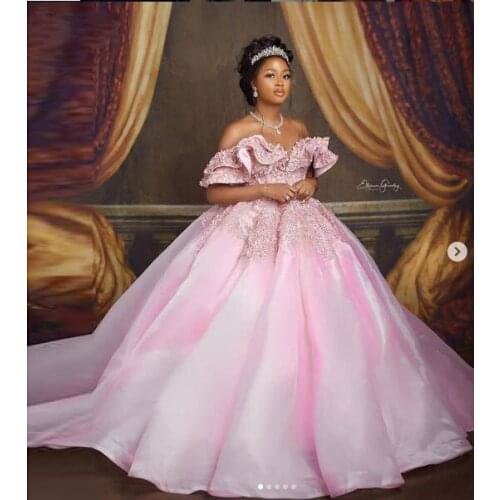 Elegant Luxury Pink Wedding Dress 2021 with Lace Appliques Sweep Train Strapless Satin Ballgown Bridal Gowns with Beads