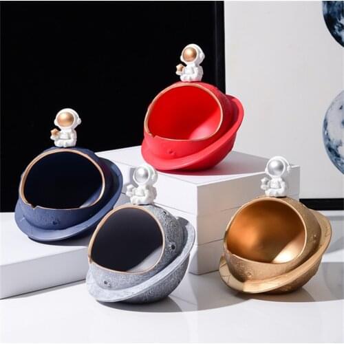2021 New Nordic Astronaut Ashtray Creative Multi Trend Anti-Fly Ash Home Porch Living Room Decoration Resin Astronaut Ornaments