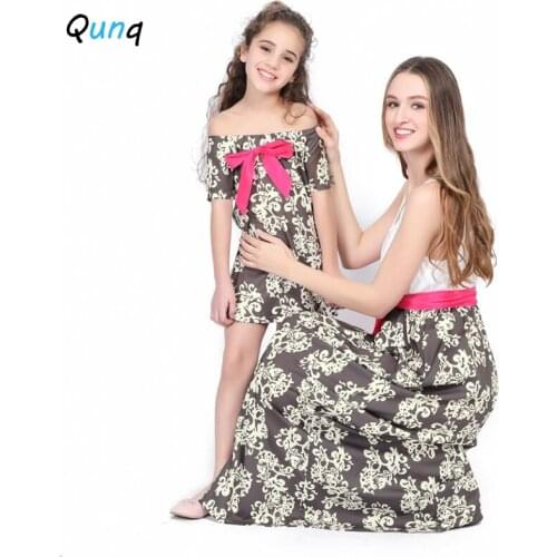 Qunq Mommy and Me Dress 2021 New Summer Flower Prints Family Matching Outfits Pink Bow Women Girl Daughter Holiday Beach Dresses
