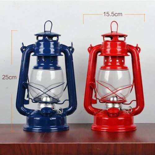 Old-fashioned hand-held glass horse lantern decoration nostalgia retro iron kerosene lamp fittings outdoor camping lamp props