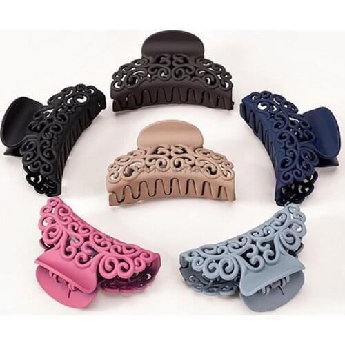 DHL 500pcs Women Scrub Black Plastic Hair Claw Clips Hollow Out Carving Crab For Hair Large Size Hair Clamps Headwear