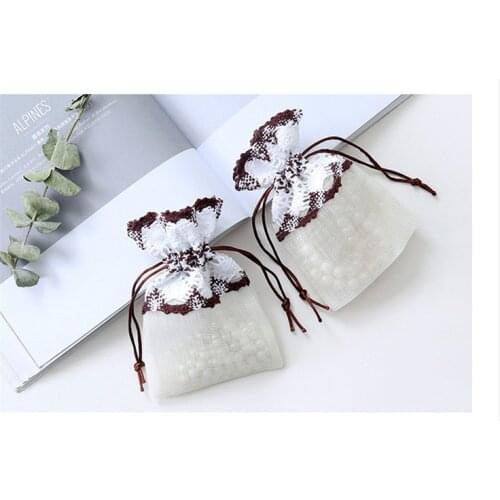 50pcs / lot Organza Drawstring Bags with Lace Decor Jewelry Pouches Candy Gift Bags Wedding Party Favor Mesh Christmas