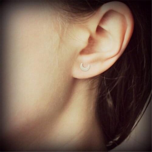 Hot koop Earring stud Nieuwe Mode maan vorm ketting voor vrouwen groothandel