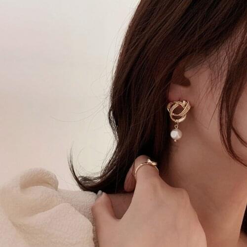 Huge Bud Trend Hot Irregular Pearl Earrings for Women Baroque Simulated Pearl Charms Statement Earrings Fashion Jewelry Gifts