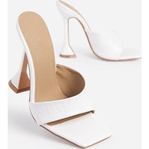 2021 Summer New Square Slippers Female Large Size Indoor Outdoor High-heeled Modern Sandals Set-toe Belt Womens Sandals