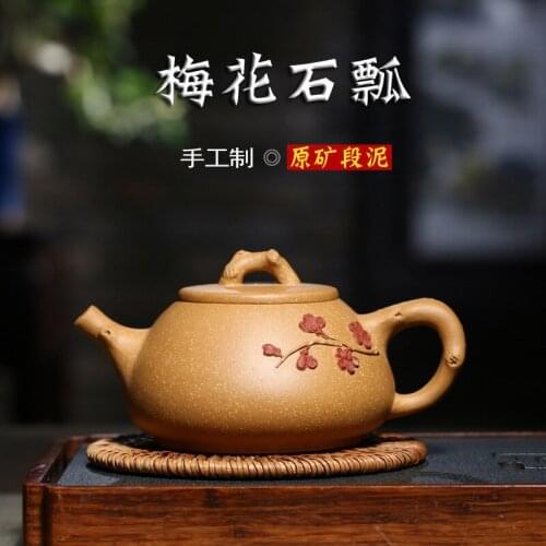 A substituting undressed ore section of the plum blossom mud stone gourd ladle teapot handmade applique teapot