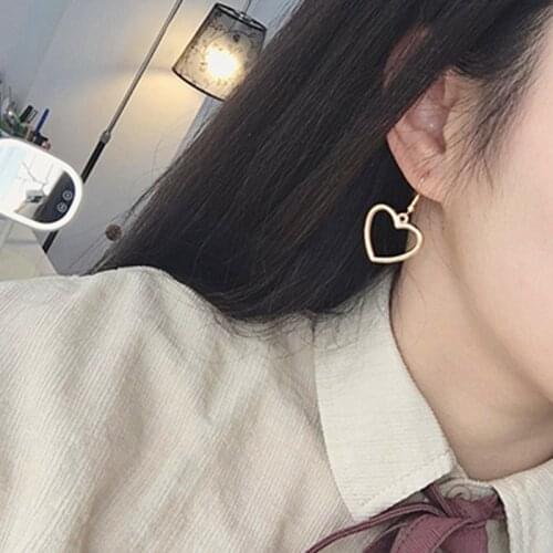 New Hollow Geometry Fashion Earrings Stud Heart Sweet Gold Love Earrings Women Gifts Jewelry Brincos Pendientes Earring e096
