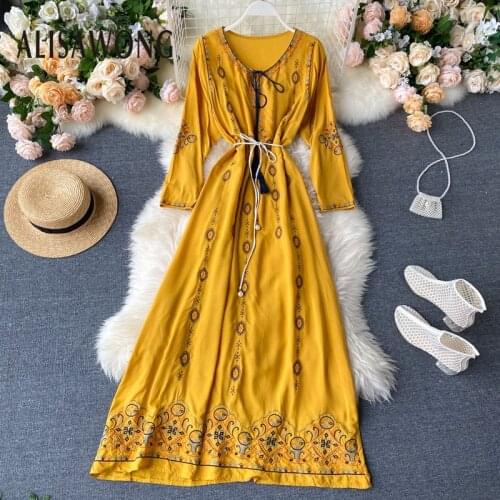Bohemian Ethnic Style Long Rode 2020 Fashion New Women O-Neck Long Sleeve High Waist Slim Embroidery Dress Ladies Beach Dresses
