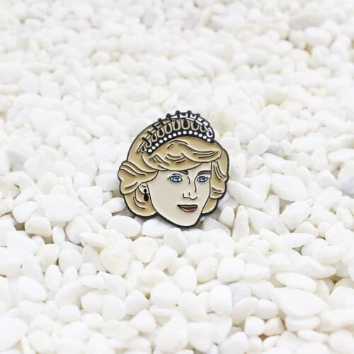 Queen crown pearl headdress enamel pin temperament girl blue eyes yellow hair girl shirt badge coat jewelry lapel brooch gift