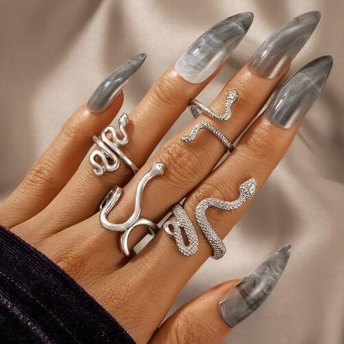 4pcs / Set 2021 New Vintage Snake Animal Ring Various Snake Shape Punk Set Ring Personalized Womens Party Jewelry