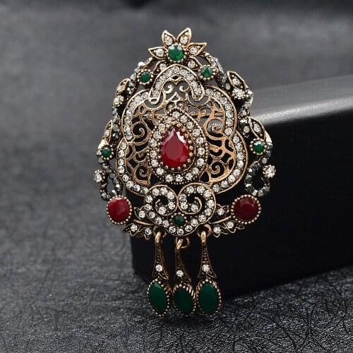 CINDY XIANG Rhinestone Retro Hollow-out Brooches For Women Vintage Fashion Pin Brooch Resin Pendant Jewelry New 2020