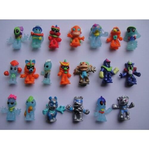 50PCS/lot small toy dolls 2.8cm high puppets,Kids toys, Alien doll collectible