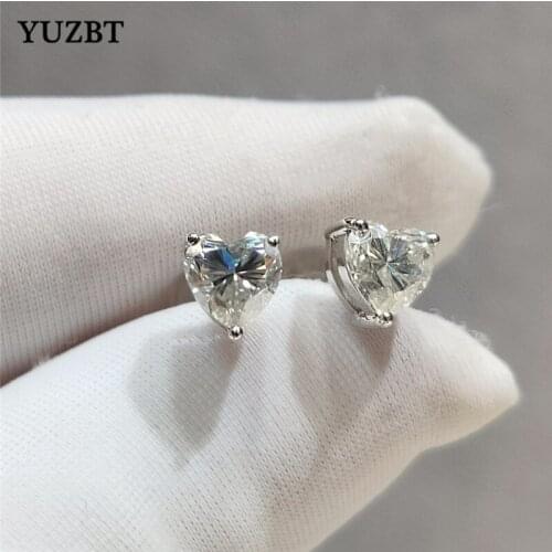 YUZBT 18K White Gold Total 1 ct Brilliant Cut Heart Shaped Gemstone Diamond Test Past D Color Moissanite Wedding Stud Earrings