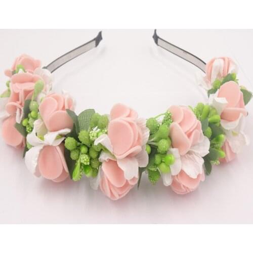 The brides headband is a tourist photo of a wedding dress and accessories