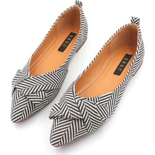 Net Red Single Shoes Female Flat Grandmother Shoes Female 2019 Spring New Pointed Female Soft Bottom Shallow Mouth Ladies Shoes