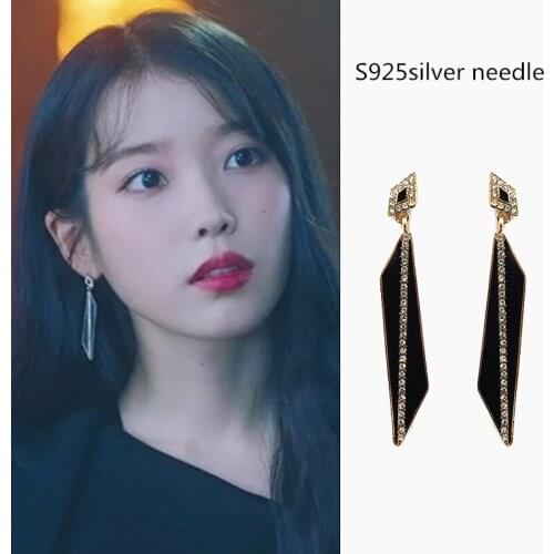 Korean version of the new IU with the same long female black strip irregular earings metal earrings high-end accessories earring