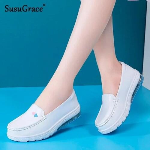 SusuGrace 2021 New Flats Woman Loafers Casual Slip-On Nurse Shoes For Female Outdoor Non-Slip Soft Breathable White Work Shoes