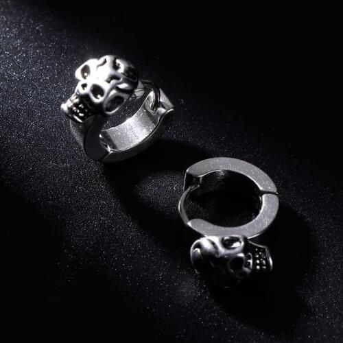 2021 new style 1 pair of cool skull punk hoop earrings, fashionable stainless steel earrings, popular jewelry, easy to wear
