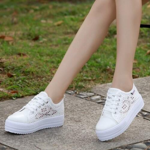 2020 New Casual Cutouts Lace Canvas Shoes Summer Women Shoes Hollow Floral Breathable Platform Flat Shoes White Black Color