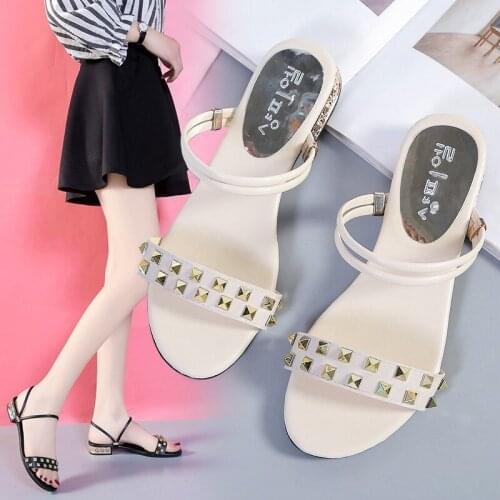 Womens Sandals 2021 Summer New Style One Shoe Two Wear Thick Heel Slippers Fashion Rivet One Word with Roman Shoes