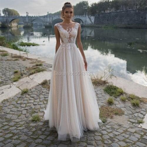 2021 Chic Champagne Wedding Dresses Lace Appliques V Neck A-Line Bridal Gowns Sleeveless Beach Bride Party Gown Vestido de Noiva