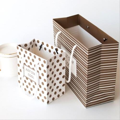 500pcs/Lot Luxury Clothes Packaging Paper Bag with Handle Recyclable and Eco-friendly Paperboard White Spotted Bags